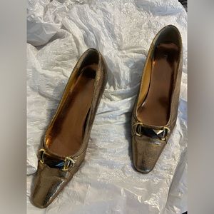 Pierre Dumas golden bronze dress shoes, size 9.